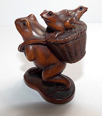 японская старинная нецке Лягушка с корзиной, кипарис, 1930-е гг