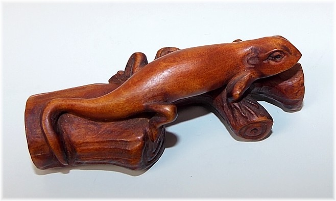 нэцка, нецка, японская нэцкэ Ящерка на ветке