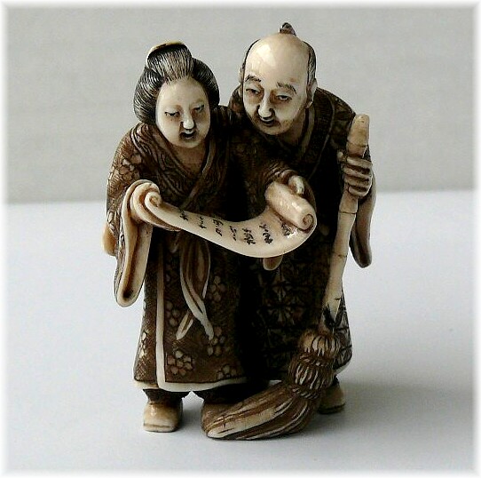 японская резьба по кости: нецка Пара с Письмом, 1900-1920-е гг.