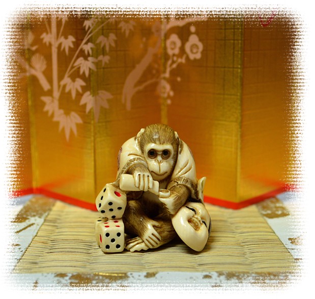 японская нэцка Обезьянка с бутылкой сакэ, 1930-е гг.