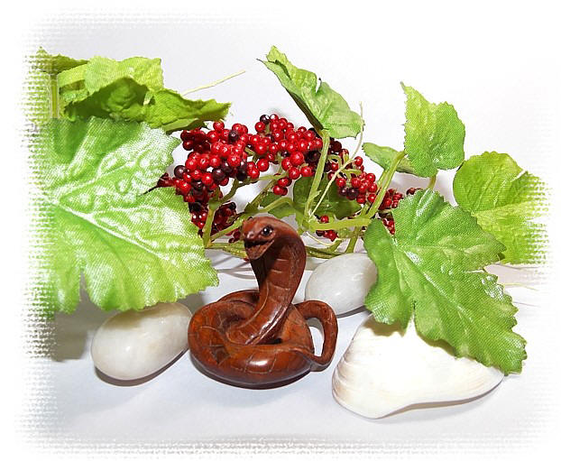 японская нэцкэ КОБРА, кипарис