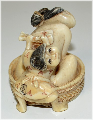 старинная нецке Женщина в бане, 1830-е гг.