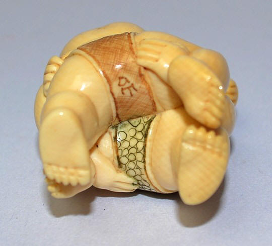 подпись автора на японской нецке