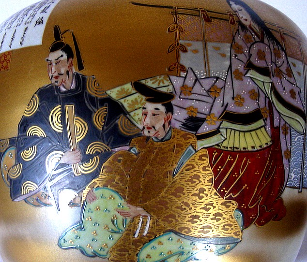 японская антикварная фарфоровая ваза: деталь росписи