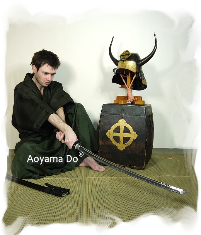 предметы самурайского вооружения: меч катана, шлем кабуто