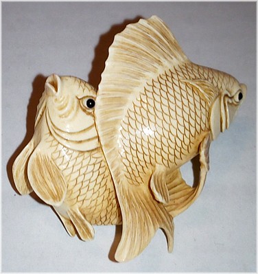 японская нэцкэ из слоновок кости Две Рыбки