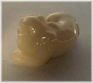 японская нэцкэ из моржового клыка ТИГР лежащий