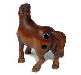 японская нэцкэ из кипариса Лошадь