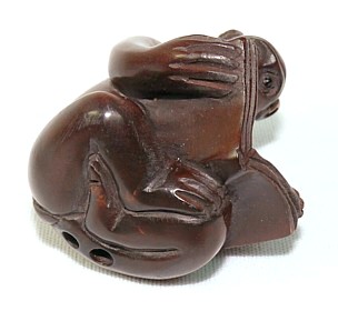 японская нэцка из кипариса