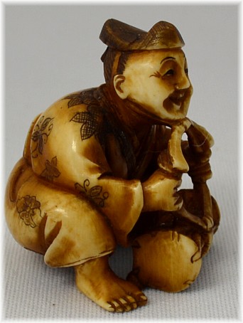 японская антикварная нэцкэ из слоновой МУЗЫКАНТ