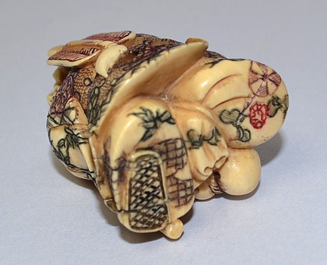 старинная нецке из слоновой кости