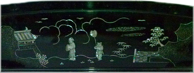 инкрустация перламутром на подставке для японских мечей