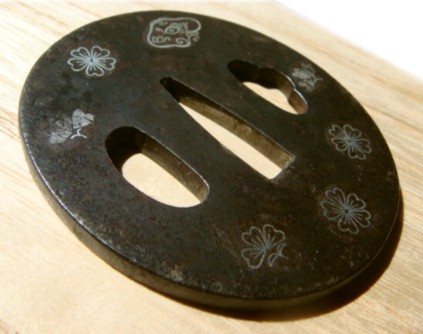 цуба японского меча с маской театра Но